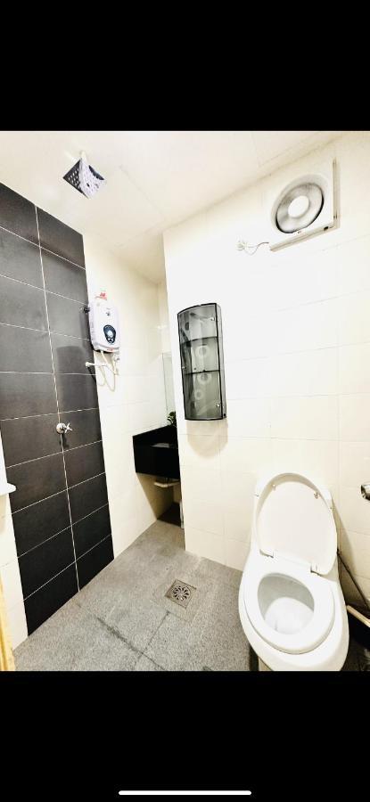 Royal Ville Studio Kota Bharu Bagian luar foto